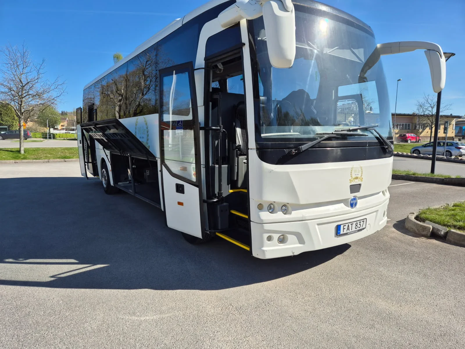 JBF buss parkerad utomhus